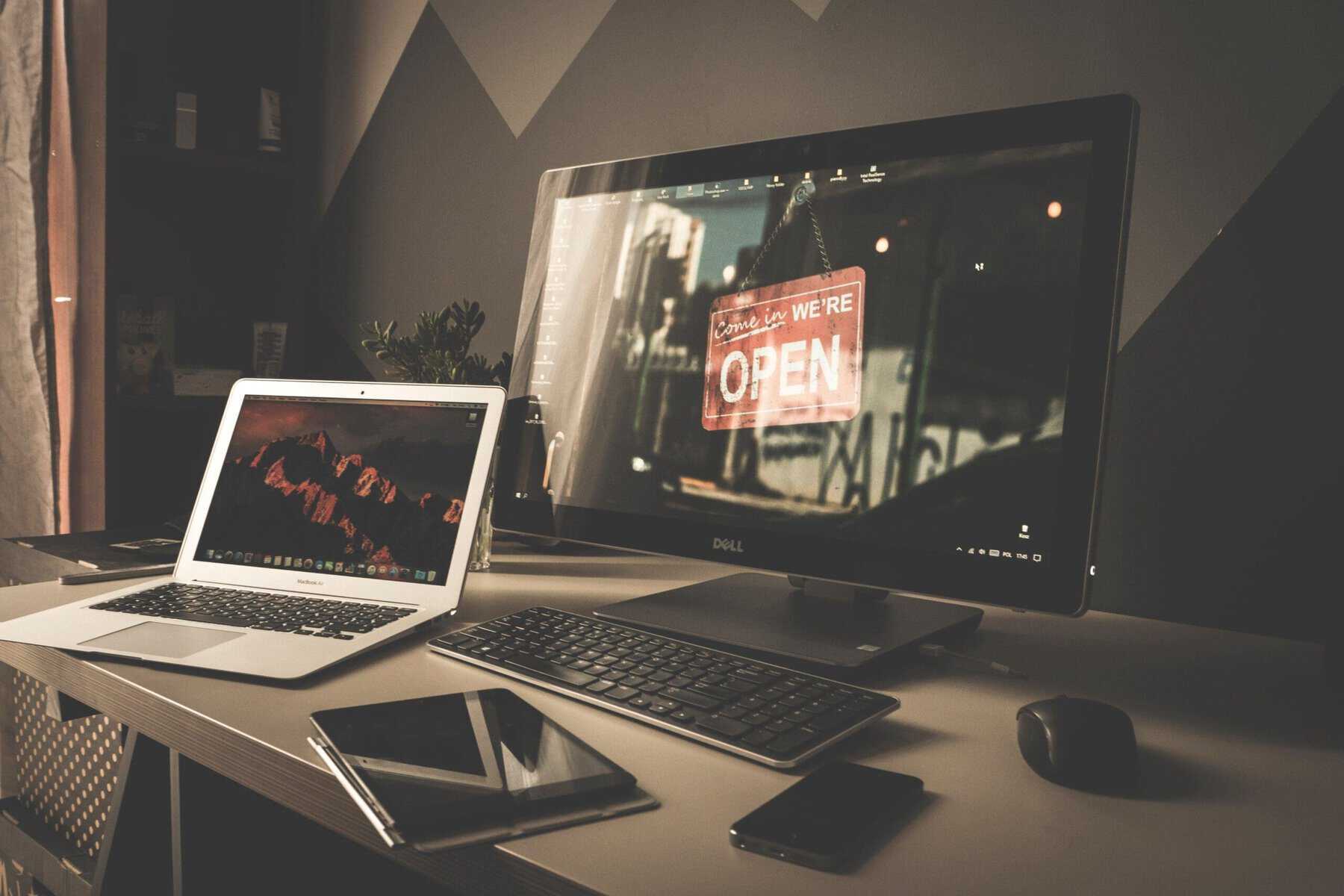 Laptop workplace